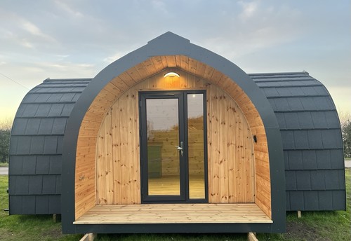 Side entrance glamping pod - entrance,